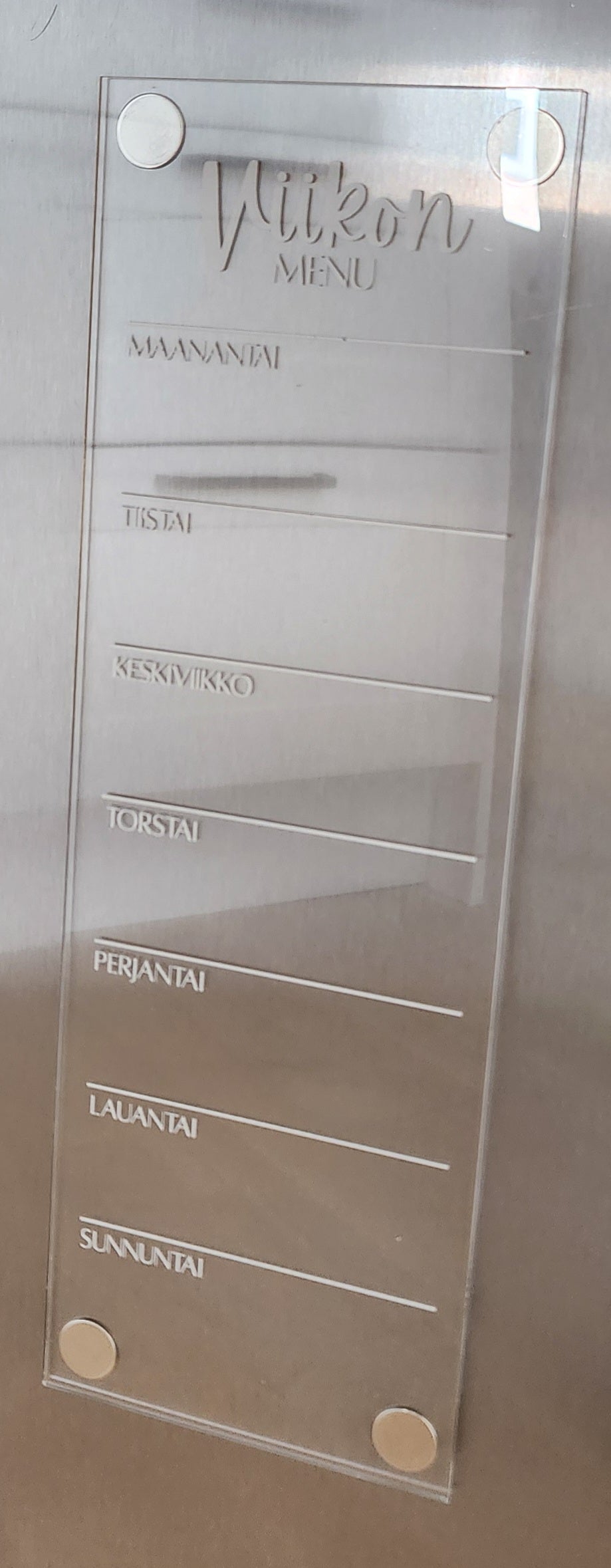Menu jääkaapin oveen