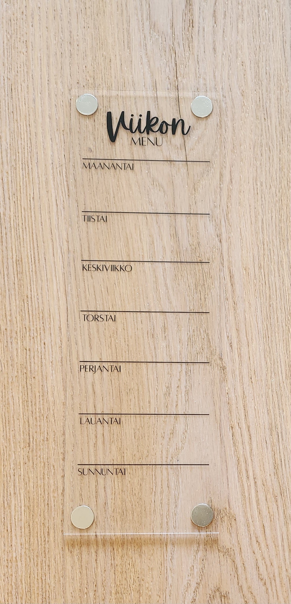 Menu jääkaapin oveen
