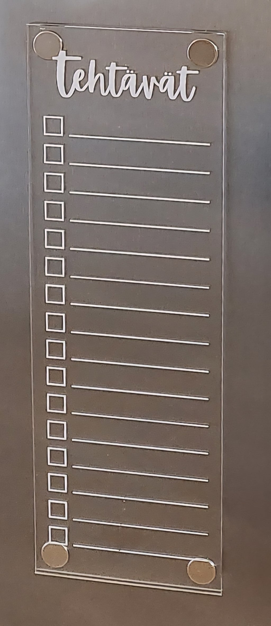 Tehtävät-lista jääkaapin oveen