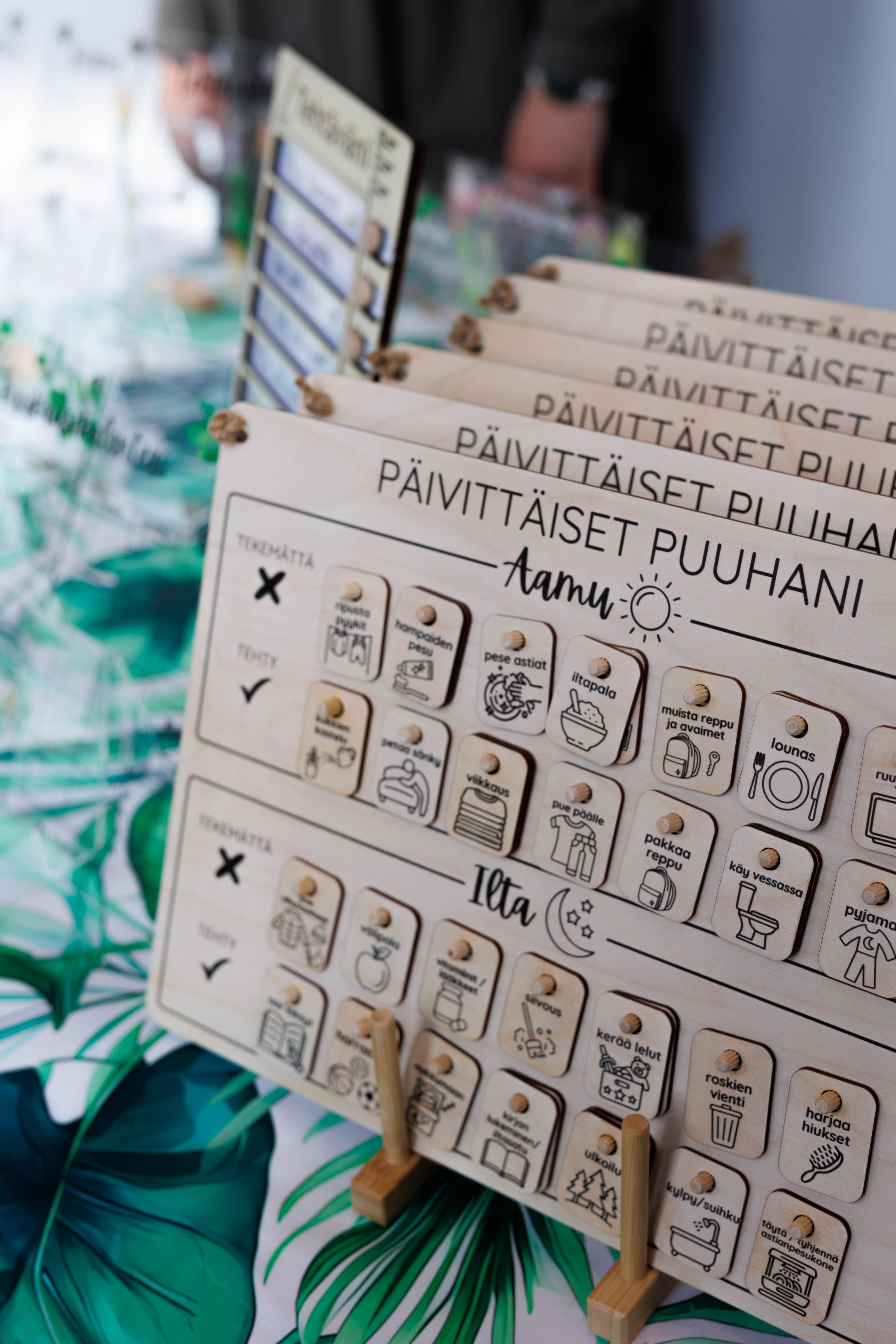 Päivittäiset puuhani -puutaulu (kakkoslaatu)