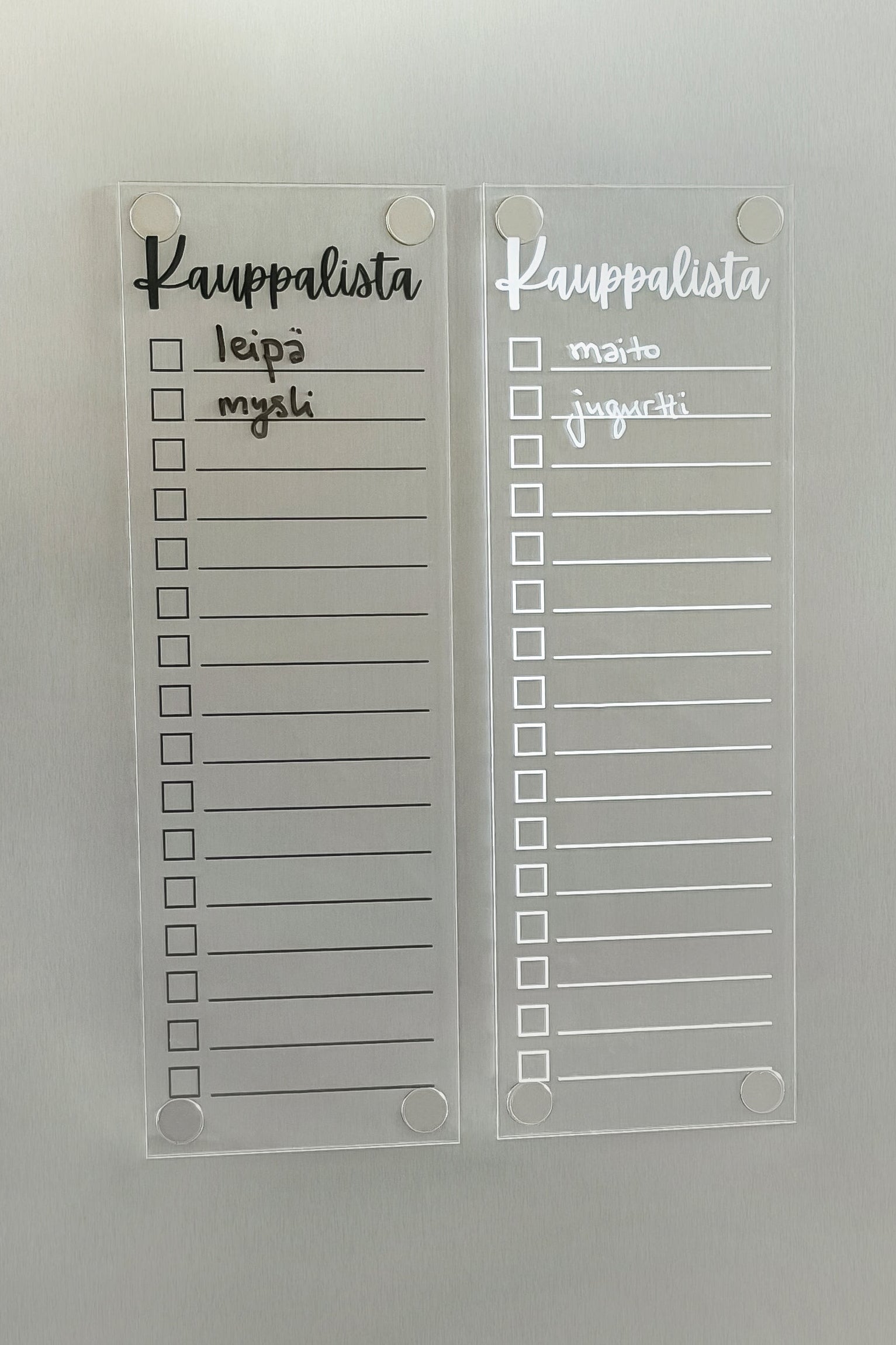 Kauppalista jääkaapin oveen