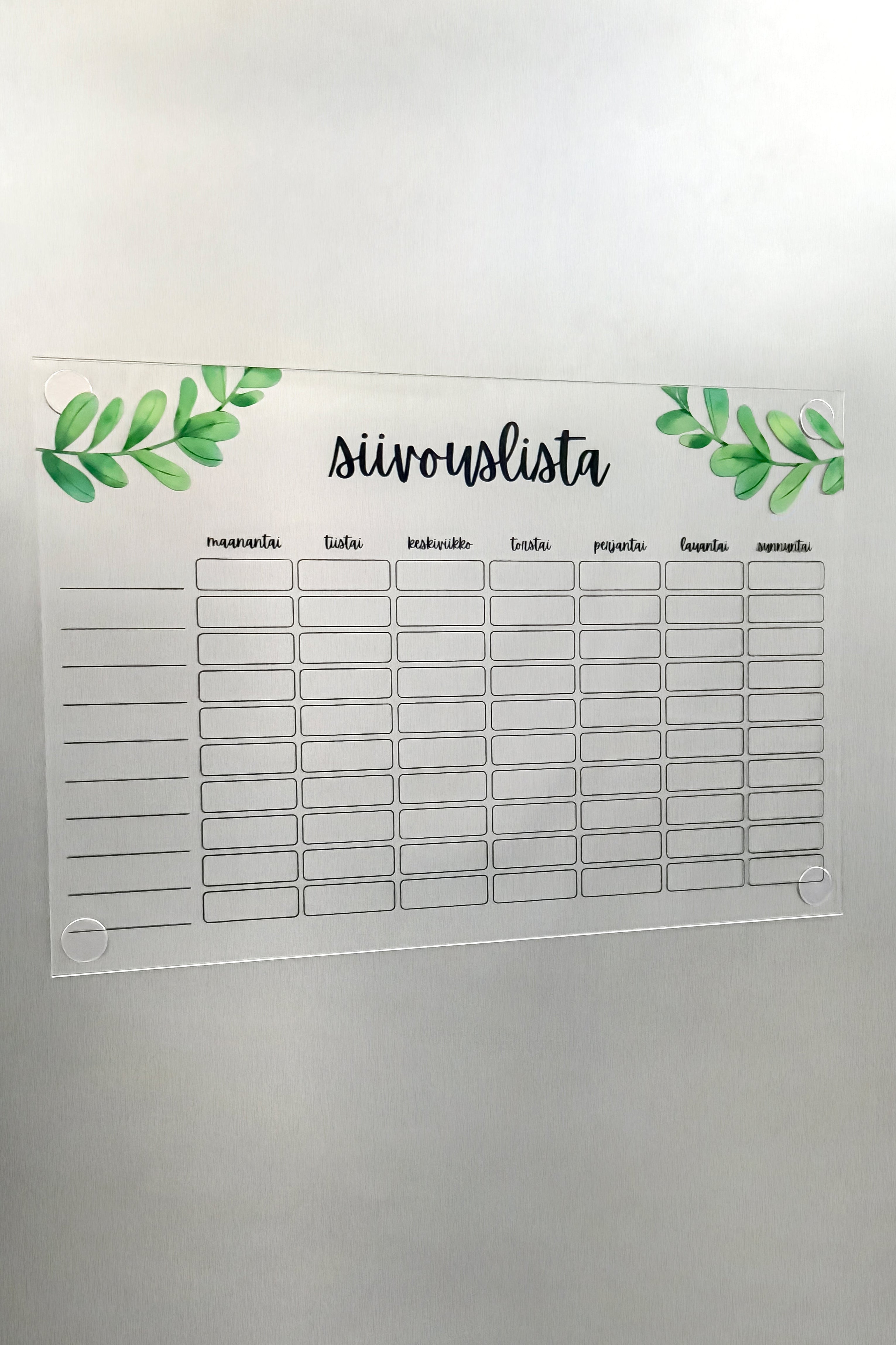 Siivouslista jääkaapin oveen